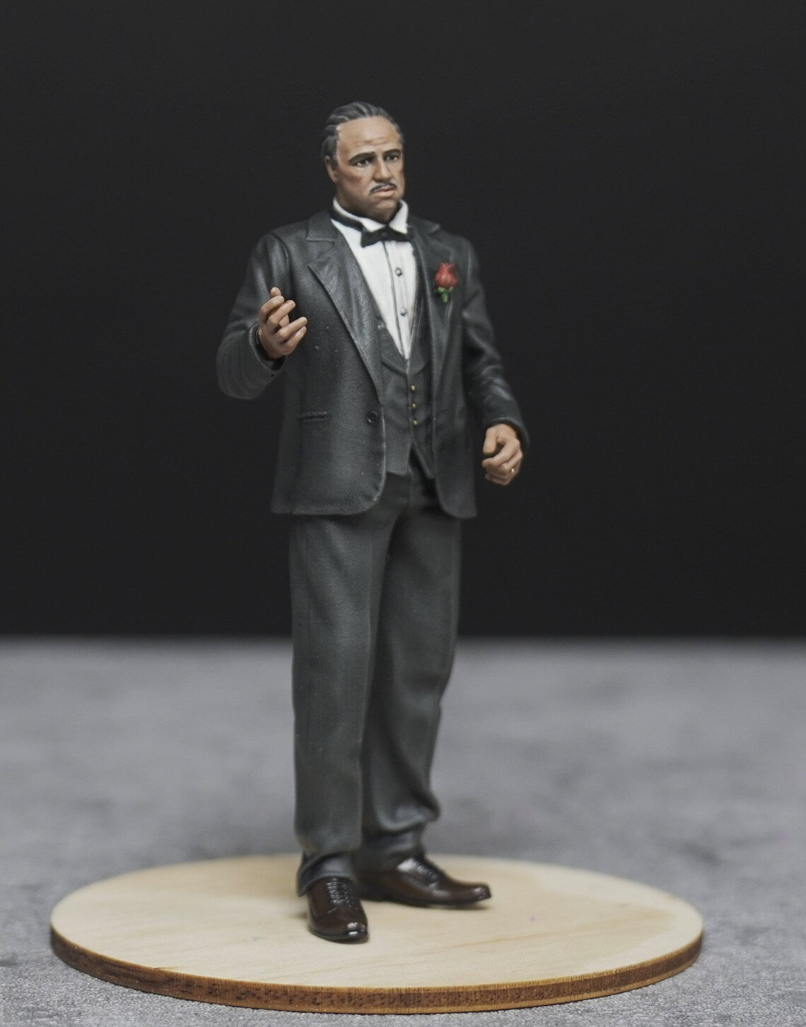 The father standing figure 1:18 to HO scale handpaint high detail