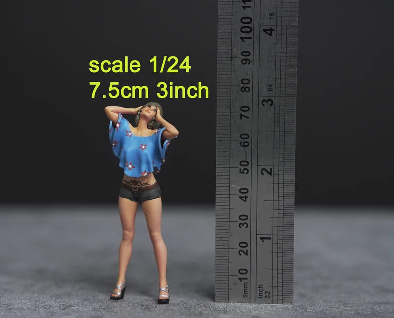 Floral shirt girl figure 1:18 to HO scale handpaint high detail