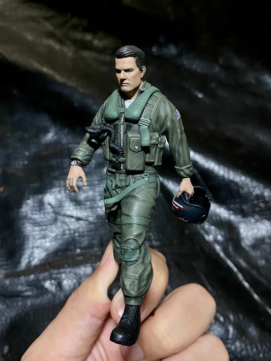 Top Pilot figurine handpaint high detail 1:18 to HO scale